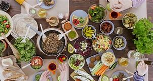 Vegan cooking class with fresh vegetables